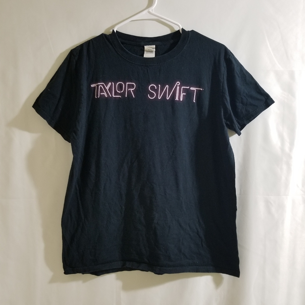 Taylor Swift Women's Size M Black 1989 World Tour T-Shirt